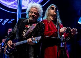 Nun auch noch Toto: Burg Clam wird im Sommer 2027 zum Rock-Mekka