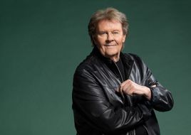 Howard Carpendale setzt seinen gestrigen Abschied aus der Wiener Stadthalle in Mörbisch fort