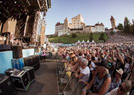 Ab sofort geht es umweltfreundlich auf die Burg Clam!