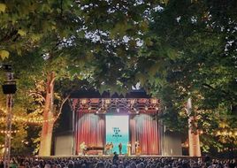 Theater im Park: "Einfach nur sitzen"