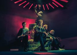 Dritte neue Single: Queens Of The Stone Age suchen "Goth Girls"
