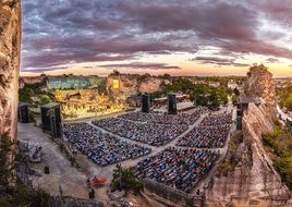 "Tosca" erwacht in der Oper im Steinbruch zum Leben