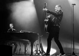Bryan Adams: akustisch und mit Klavierbegleitung in Salzburg