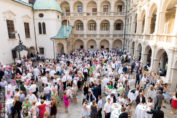 Lange Tafel &copy; Harry Schiffer