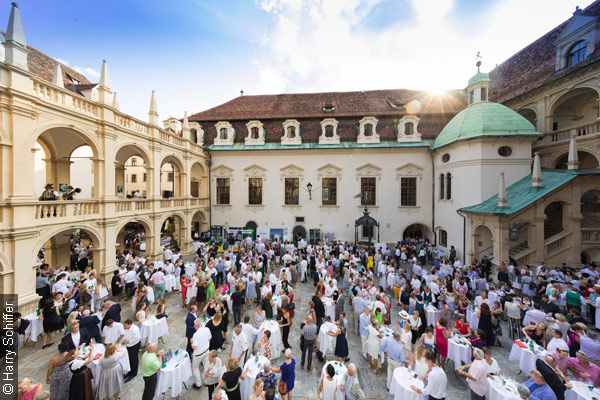 Lange Tafel &copy; Harry Schiffer