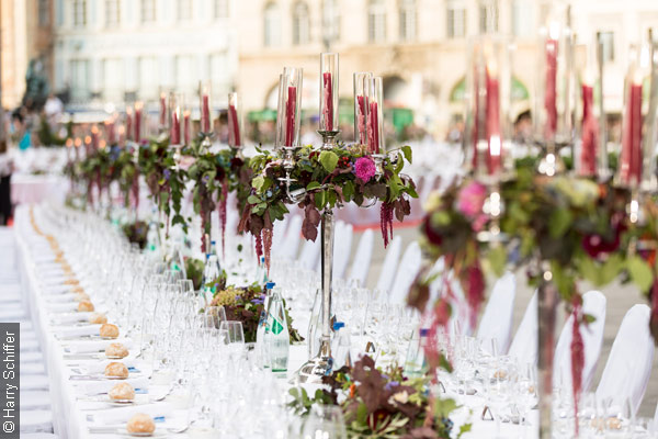 Lange Tafel &copy; Harry Schiffer