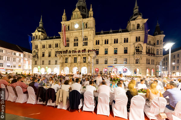 Lange Tafel &copy; Harry Schiffer