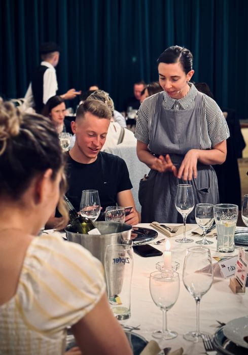 &copy; M&ouml;rder Dinner  