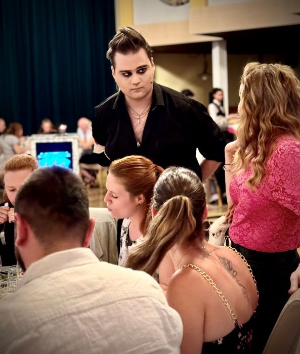 &copy; M&ouml;rder Dinner  