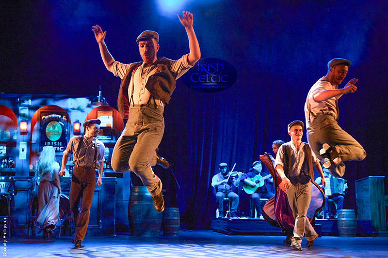 &copy; Andy Phillipson