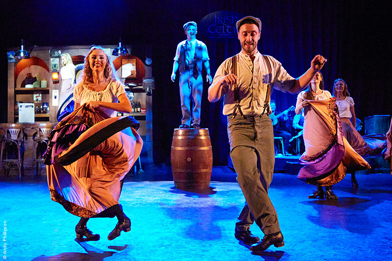 &copy; Andy Phillipson