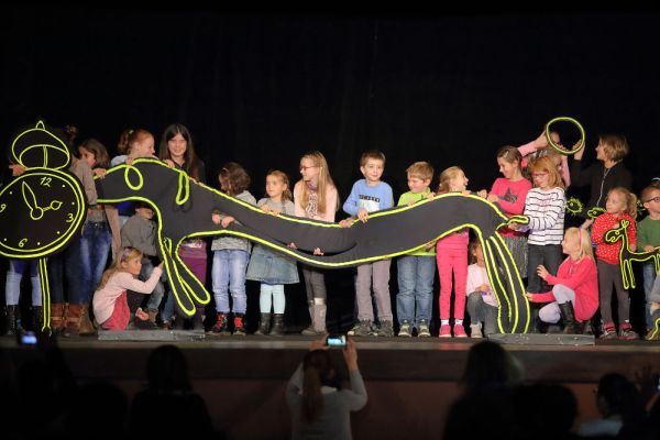 Schwarzlicht Theater