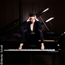 Mavie H&ouml;rbiger-Clara Fr&uuml;hst&uuml;ck