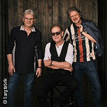 Oysterband&acute;s John Jones, Ray Cooper & Al Scott - The Song Goes On