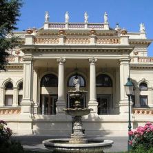 Kursalon H&uuml;bner